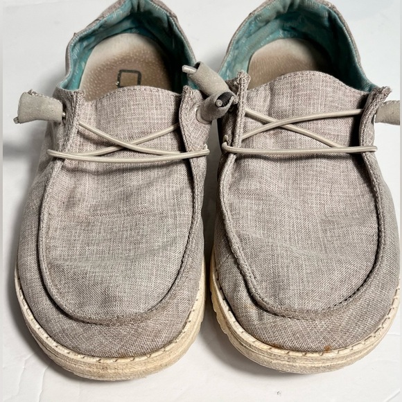 Hey Dude Shoes Wendy Chambray Beige Casual Slip Ons Womens Size 7 - Picture 9 of 9